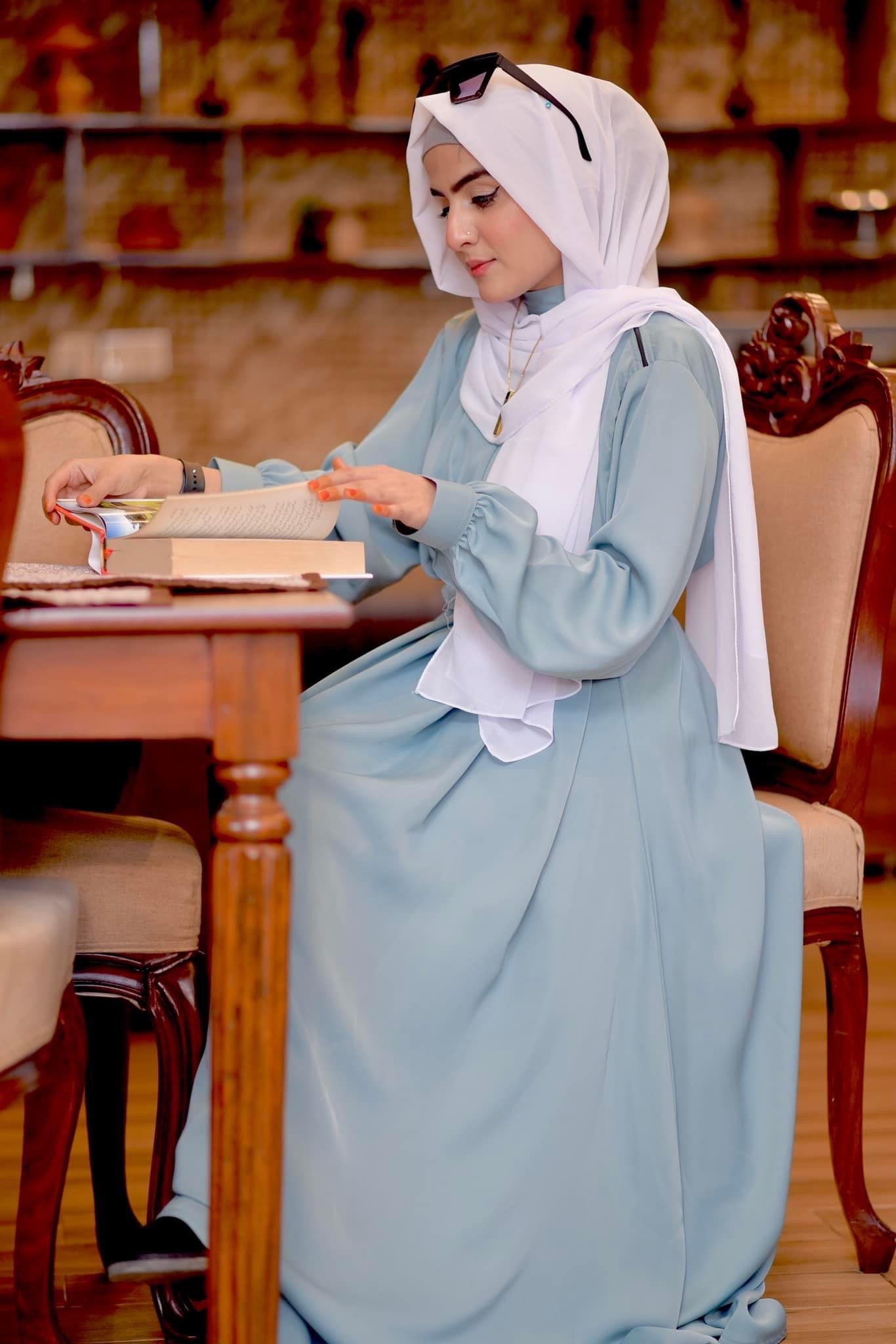 High Neck Abaya - Aqswardrobe.pk