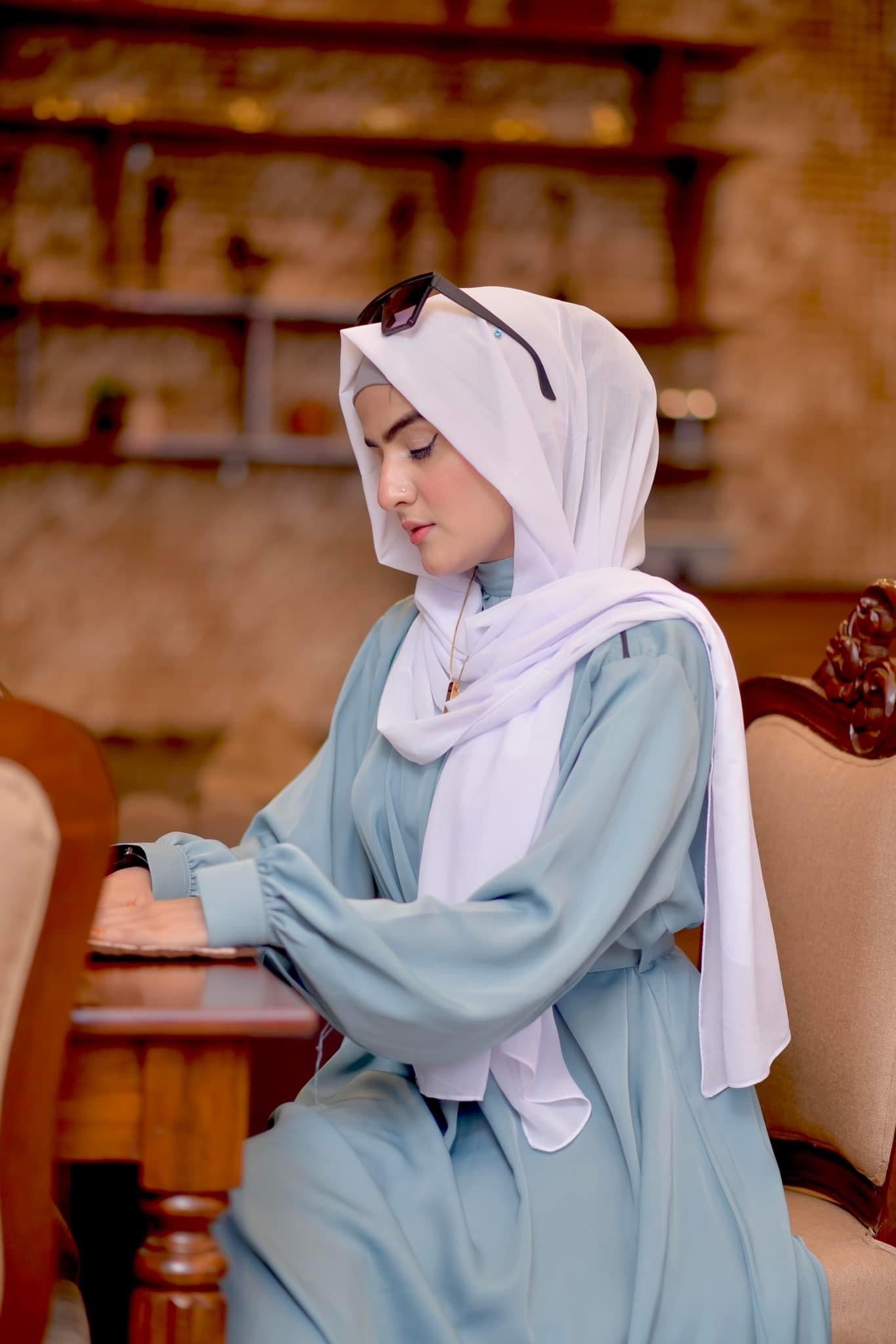 High Neck Abaya - Aqswardrobe.pk