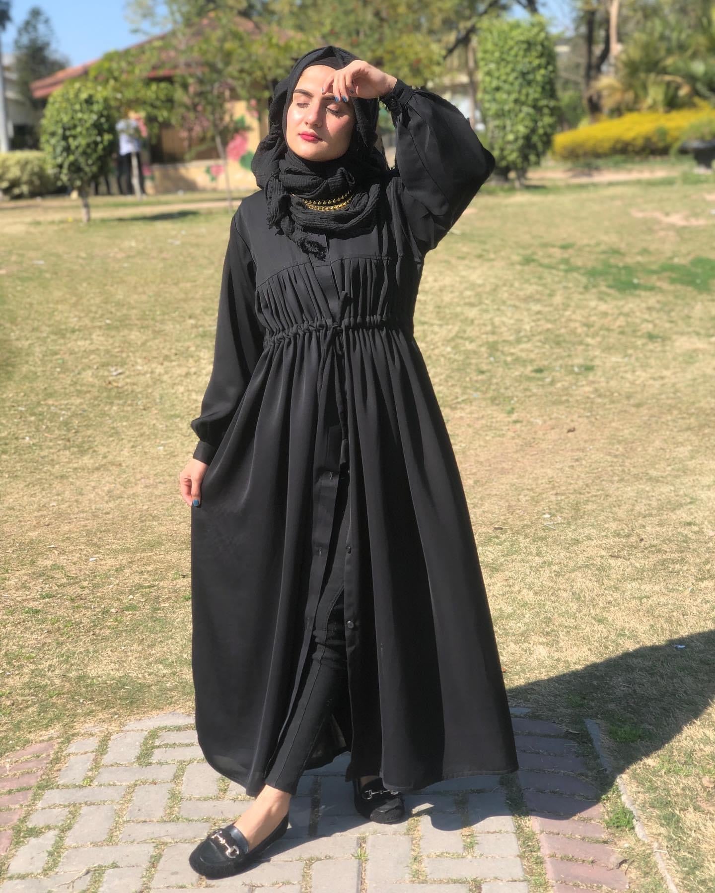 Plates Button Down Abaya - Aqswardrobe.pk